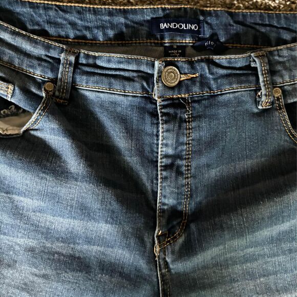 Women’s size 16 Bandolino Riley Bermuda Jean Shorts Denim - Picture 2 of 5